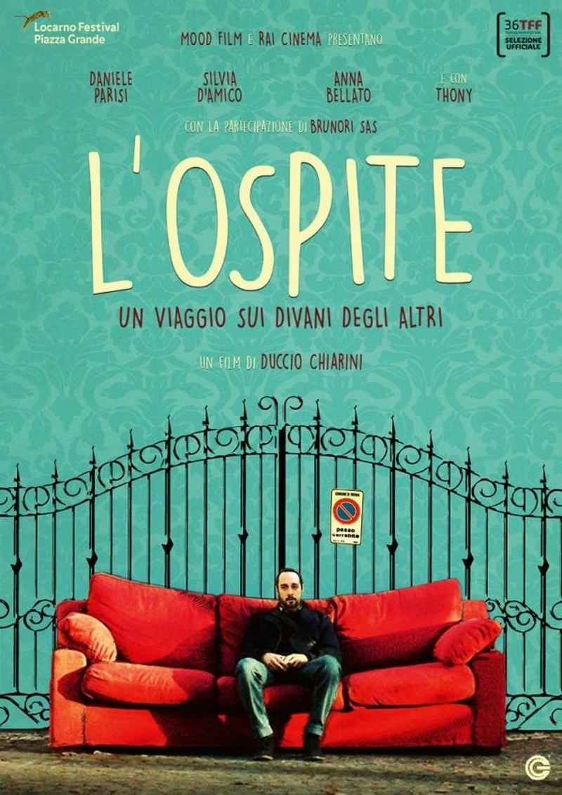 L'ospite - Un viaggio sui divani degli altri